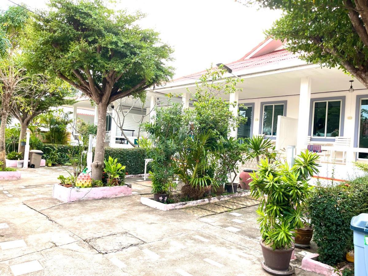 Insook Ko Larn Resort Exterior photo